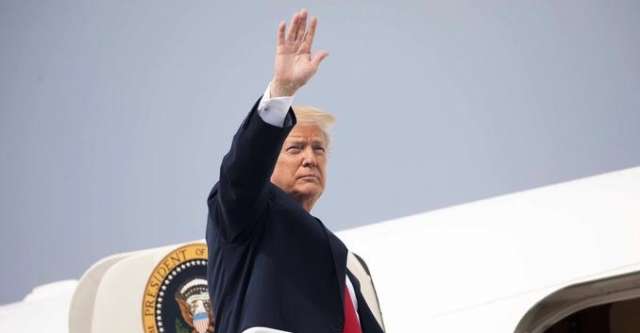 President Trump next to Air-force One