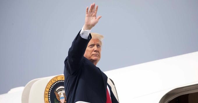 President Trump next to Air-force One