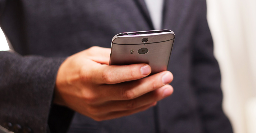 Man holding smartphone.