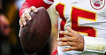 PITTSBURGH, PA - SEPTEMBER 16: Kansas City Chiefs quarterback Patrick Mahomes (15) scrambles with the ball during the NFL football game between the Kansas City Chiefs and Pittsburgh Steelers on September 16, 2018 at Heinz Field in Pittsburgh PA. (Photo by Mark Alberti/Icon Sportswire)