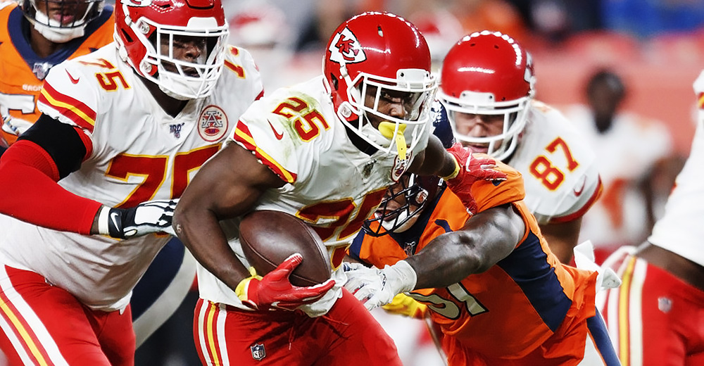 October 17, 2019, Denver, Colorado, U.S: Chiefs RB LESEAN MCCOY runs for yardage during the 2nd. Half at Empower Field at Mile High Thursday evening in Denver, CO. The Chiefs beat the Broncos 30-6. (Photo by Hector Acevedo/Zuma Press/Icon Sportswire)