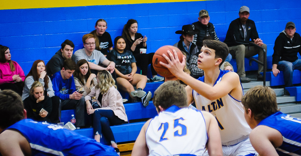 Alton Comets Basketball team in Alton Missouri play Bakersfield.