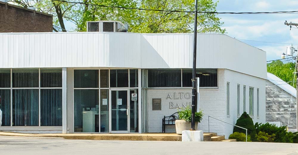 Alton Bank Opens In Birch Tree Alton MO