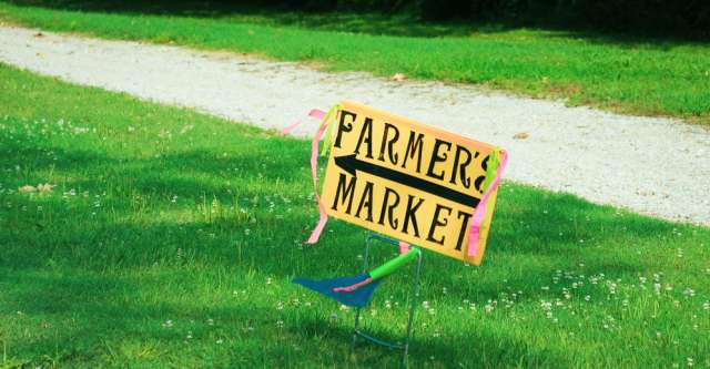 farmer's market sign