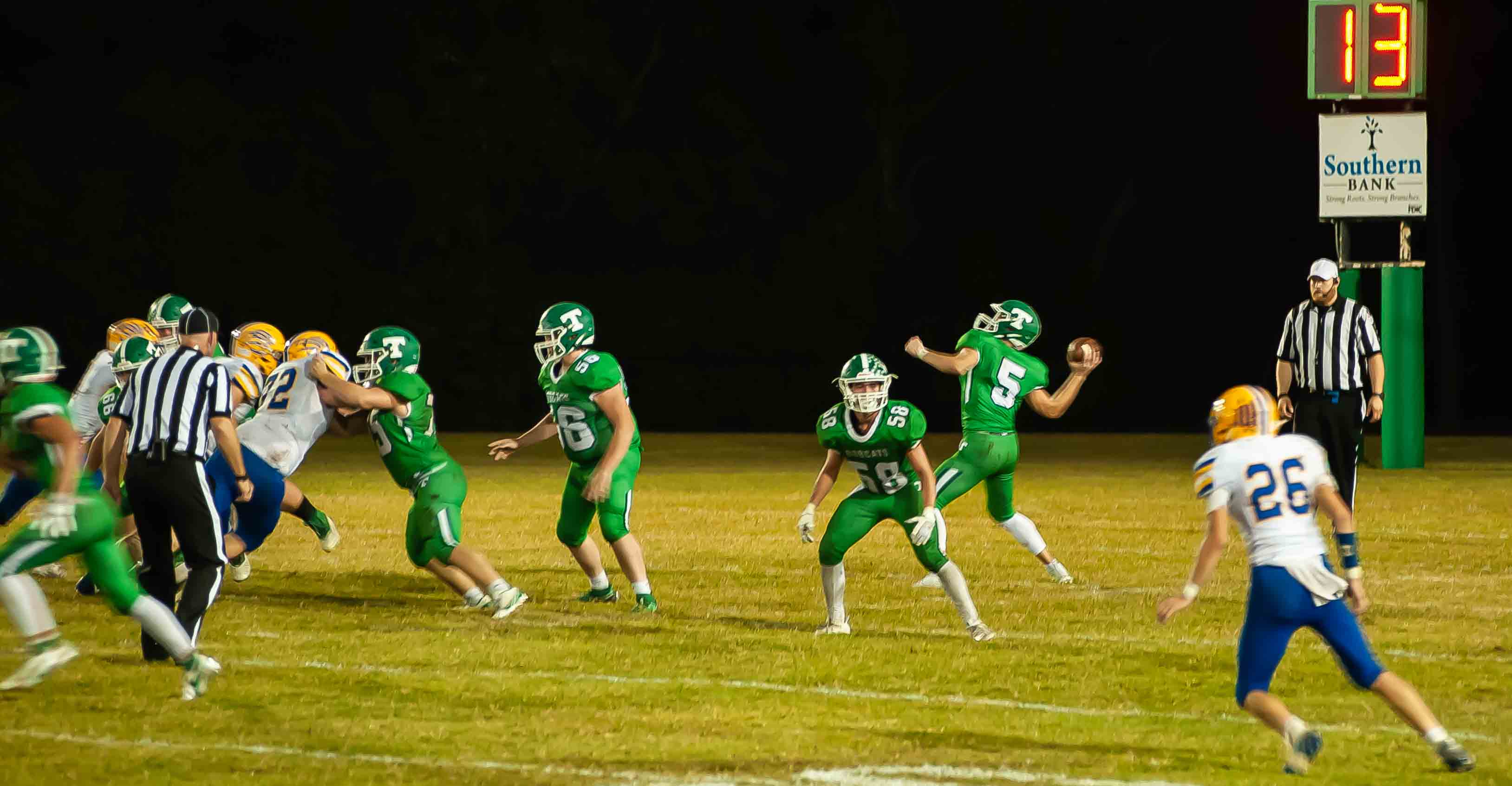 THAYER, MO - OCTOBER 9: Thayer Bobcats quarterback Jayce Haven throws a pass to his receiver during the high school football game between the Ava Bears and the Thayer Bobcats on October 9, 2020, at the Thayer High School football field in Thayer, MO. (Photo by Curtis Thomas/AltonMo.com)