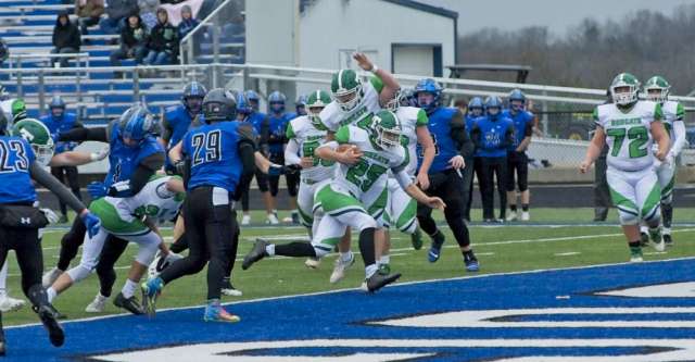 MOKANE, MO - NOVEMBER 21: Thayer Bobcats running back Jordan Madden (25) runs through the line into the endzone for a touchdown during the high school football game between the South Callaway Bulldogs and Thayer Bobcats on November 21, 2020, at the South Callaway High School football field in Mokane, MO.(Photo by Curtis Thomas/AltonMo.com)