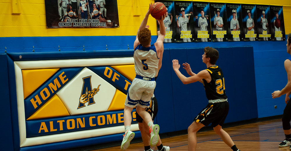 Boys Alton Comets Basketball Team Wins Over Summersville Wildcats Alton MO
