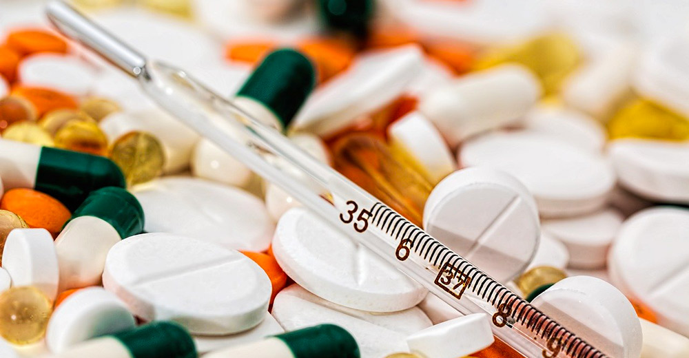 thermometer and medicine tablets