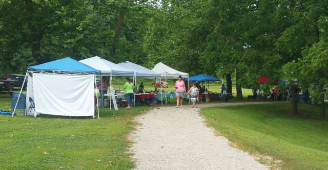 People at the Alton Missouri Farmers Market
