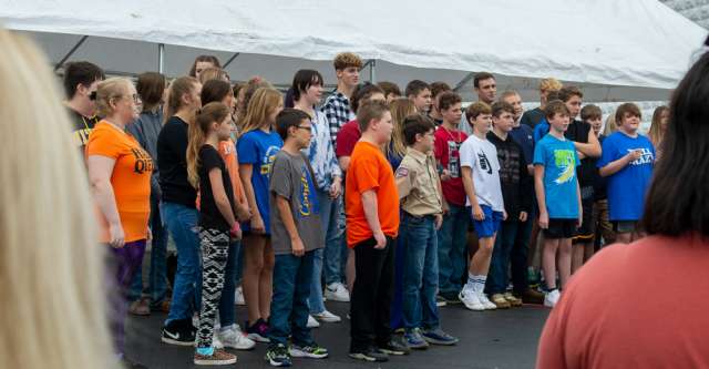 Alton Junior high and High school choirs performing at the walnut Festival