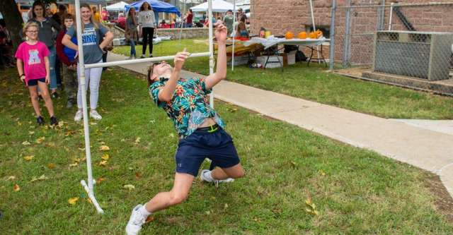 Gunner Kennedy doing limbo at the Alton Walnut Festival