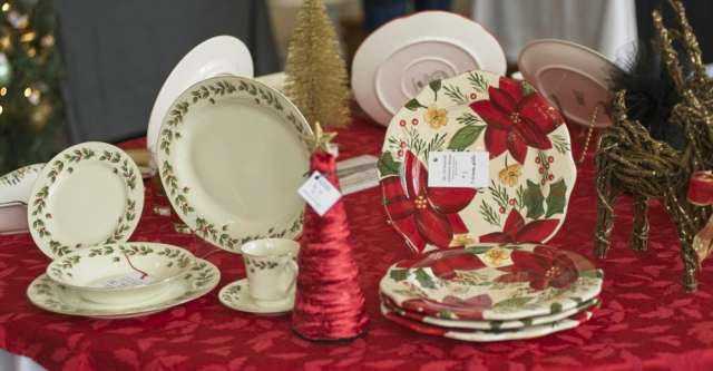 A red and white dishes set at the 2021 Thomasville Christmas Bazaar.