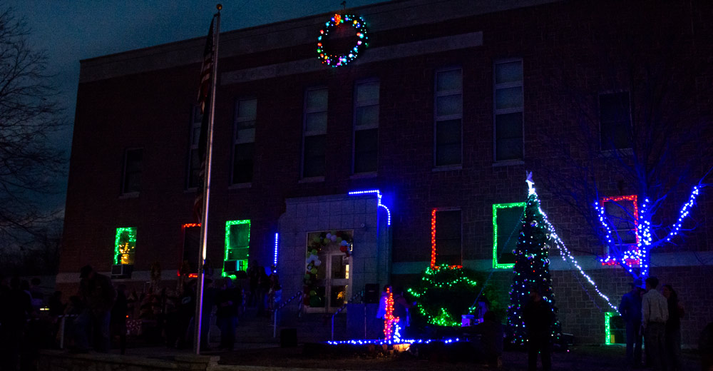 The Alton Courthouse all decorated for the parade.