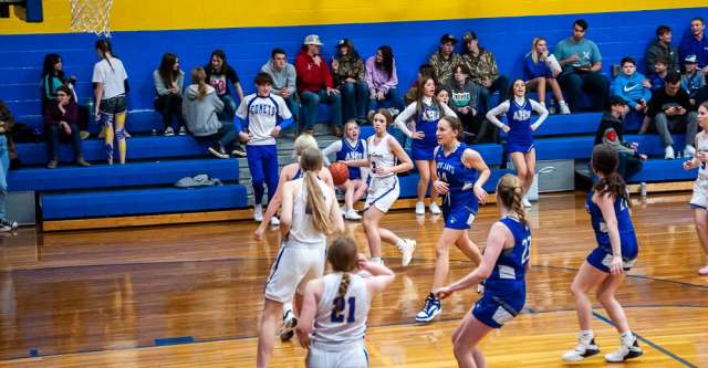 ALTON, MO - FEBRUARY 17: Alton Comets Callie Steele (3) looks for an open teammate during the high school basketball game between the Alton Comets and the Koshkonong Blue Jays on February 17, 2023 at the Alton High School Gym in Alton, Missouri. (Photo by Curtis Thomas/AltonMo.com)