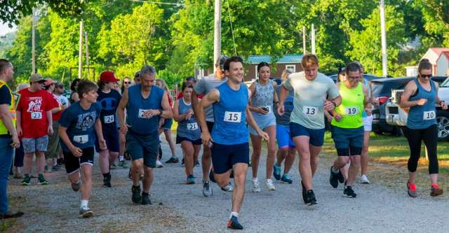Thomasville 5k Runners Starting