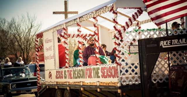 2018 christmas parade 7001976 640x333