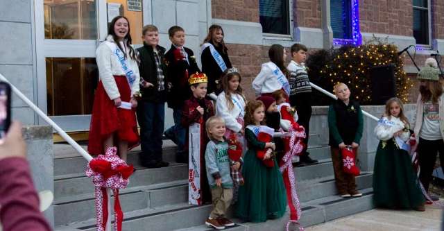 The 2023 Little Mr. and Miss Merry Christmas court lined up on the courthouse steps on December 2, 2023.