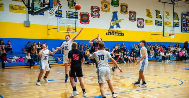 ALTON, MO - NOVEMBER 30: Alton Comets and Eminence Redwings get ready to rebound the ball during the high school basketball game between the Alton Comets and the Eminence Redwings on November 30, 2023 at the Alton High School Gym in Alton, Missouri. (Photo by Amanda Thomas/AltonMo.com)