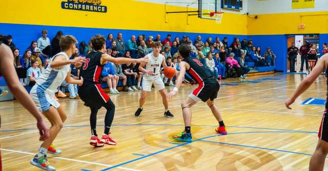 ALTON, MO - NOVEMBER 30: Alton Comets Marcus Cockrum (1) looks for an open teammate to pass the ball to during the high school basketball game between the Alton Comets and the Eminence Redwings on November 30, 2023 at the Alton High School Gym in Alton, Missouri. (Photo by Amanda Thomas/AltonMo.com)