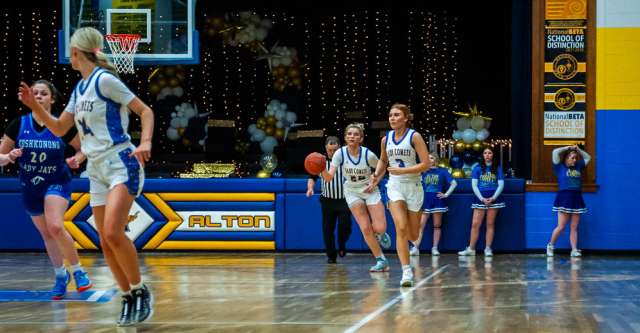 ALTON, MO – JANUARY 30: Alton Comets Alee Willard (24) dribbles down the court after inbounding the ball during the high school basketball game between the Alton Comets and the Koshkonong Blue Jays on January 30, 2024, at the Alton High School Gym in Alton, Missouri. (Photo by Amanda Thomas/AltonMo.com)