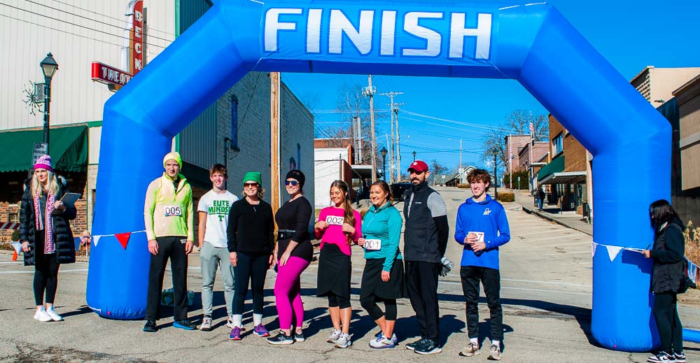 All the 5K runners pose for a picture at the finish line.