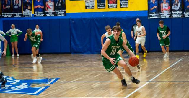 ALTON, MO – FEBRUARY 10: Thayer Bobcats Riley White (10) dribbles down the court for the basket during the high school basketball game between the Alton Comets and the Thayer Bobcats on February 10, 2024, at the Alton High School Gym in Alton, Missouri. (Photo by Amanda Thomas/AltonMo.com)