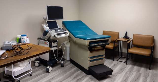 Ultrasound machine and bench