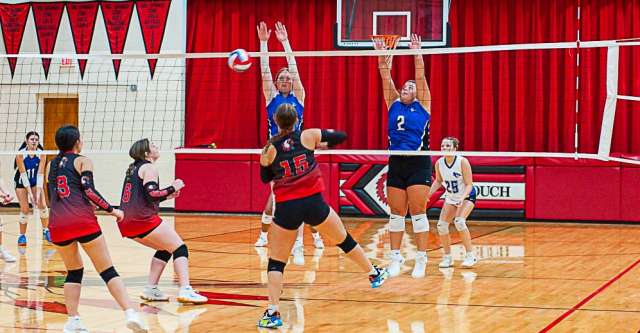 COUCH, MO – SEPTEMBER 8: Koshkonong Blue Jays players block the ball during the high school volleyball game between the Couch Indians and the Koshkonong Blue Jays on September 8, 2025, at the Couch High School Gym in Couch, Missouri. (Photo by Amanda Thomas/AltonMo.com)