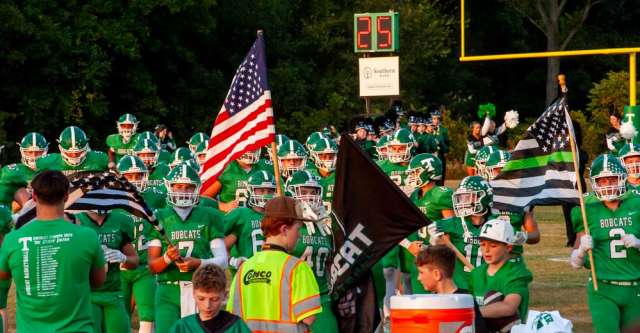 THAYER, MO – SEPTEMBER 12: Thayer Bobcats team runs onto the field before the high school football game between the Thayer Bobcats and the Liberty (Mtn. View) Eagles on September 12, 2025, at the Thayer High School football field in Thayer, MO. (Photo by Curtis Thomas/AltonMo.com)