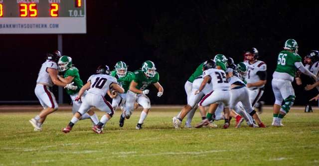 THAYER, MO – SEPTEMBER 26: Thayer Bobcats quarterback Dawson Harris (7) keeps the ball for a gain of several yards during the high school football game between the Thayer Bobcats and the Houston Tigers on September 26, 2025, at the Thayer High School football field in Thayer, MO. (Photo by Curtis Thomas/AltonMo.com)