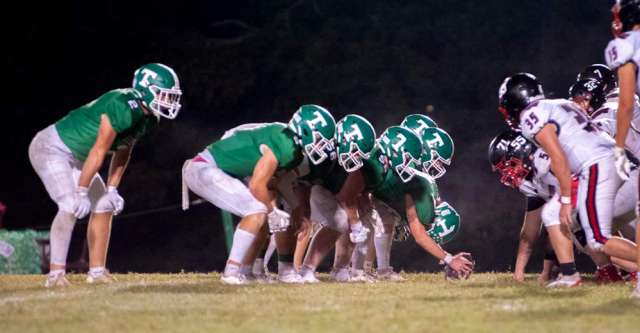 THAYER, MO – SEPTEMBER 26: Thayer Bobcats offensive lines prepares for the snap during the high school football game between the Thayer Bobcats and the Houston Tigers on September 26, 2025, at the Thayer High School football field in Thayer, MO. (Photo by Curtis Thomas/AltonMo.com)