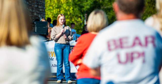 Macie Anderson singing the National Anthem.