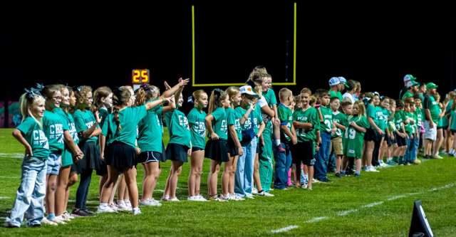 THAYER, MO – OCTOBER 17: The Thayer Bobcats Mighty Mites football players and cheerleaders line the field at halftime during the high school football game between the Thayer Bobcats and the Willow Springs Bears on October 17, 2025, at the Thayer High School football field in Thayer, MO. (Photo by Curtis Thomas/AltonMo.com)
