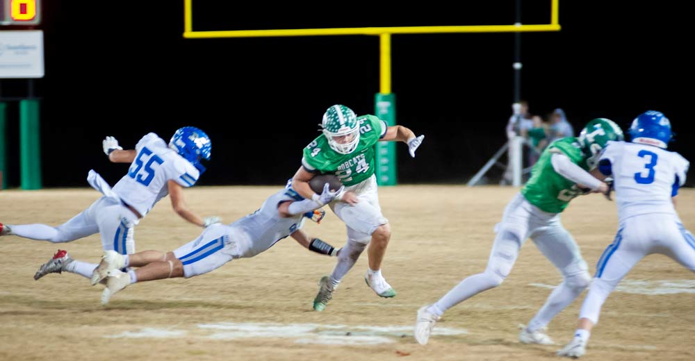 THAYER, MO – NOVEMBER 14: Thayer Bobcats running back Dominick Boyce (24) tries to evade the defense during the high school football game between the Thayer Bobcats and the Marionville Comets on November 14, 2025, at the Thayer High School football field in Thayer, MO. (Photo by Curtis Thomas/AltonMo.com)