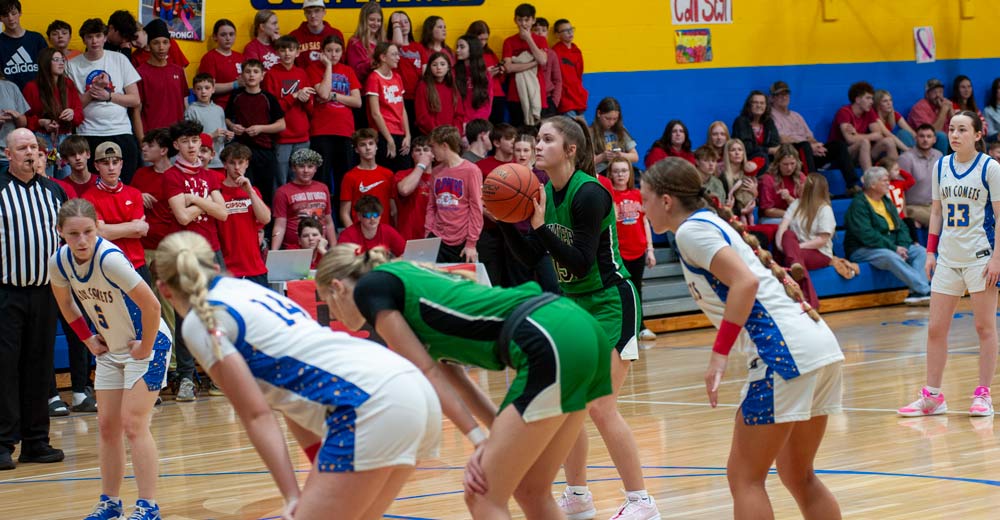 ALTON, MO – FEBRUARY 9: Thayer Bobcats Kadyn Hilles (15) gets ready to make the free throw during the high school basketball game between the Alton Comets and Thayer Bobcats on February 9, 2026 at the Alton High School Gym in Alton, Missouri. (Photo by Amanda Thomas/AltonMo.com)