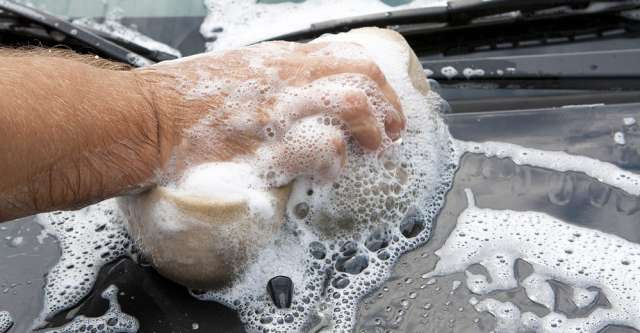 washing car 1397382 1280 2 640x333 1