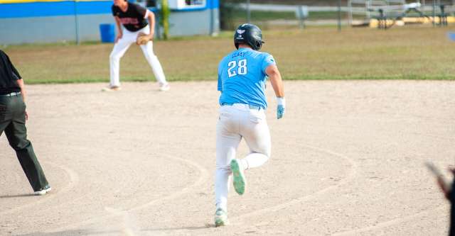 ALTON, MO – SEPTEMBER 29: Alton Comets Kade Clary (28) makes a run for second base during the high school baseball game between the Alton Comets and the Gainesville Bulldogs on September 29, 2026, at the Alton High School Gym in Alton, Missouri. (Photo by Amanda Thomas/AltonMo.com)