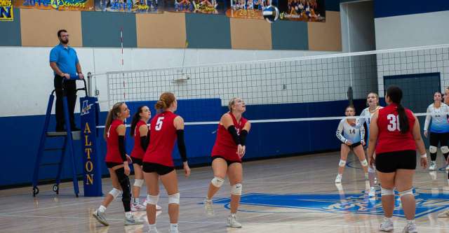 ALTON, MO – SEPTEMBER 15: Dora Falcons Ellie Ullom (22) eyes the ball during the high school volleyball game between the Alton Comets and the Dora Falcons on September 15, 2026, at the Alton High School Gym in Alton, Missouri. (Photo by Amanda Thomas/AltonMo.com)