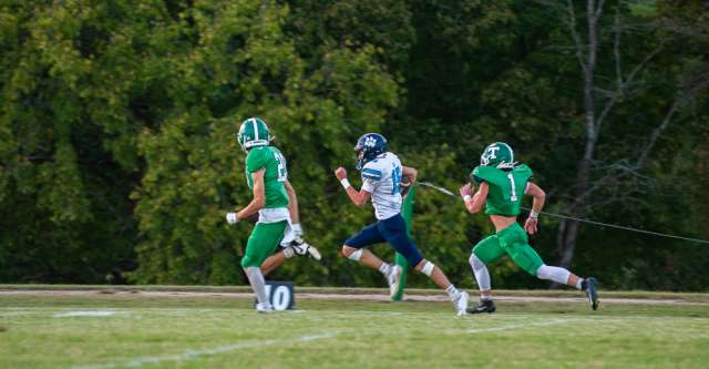 THAYER, MO – SEPTEMBER 18: Salem Tigers Jake Gover (15) out-runs the defenders for a touchdown during the high school football game between the Thayer Bobcats and the Salem Tigers on September 18, 2026, at the Thayer High School football field in Thayer, MO. (Photo by Curtis Thomas/AltonMo.com)