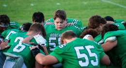 THAYER, MO – SEPTEMBER 18: Thayer Bobcats team prays before the high school football game between the Thayer Bobcats and the Salem Tigers on September 18, 2026, at the Thayer High School football field in Thayer, MO. (Photo by Curtis Thomas/AltonMo.com)