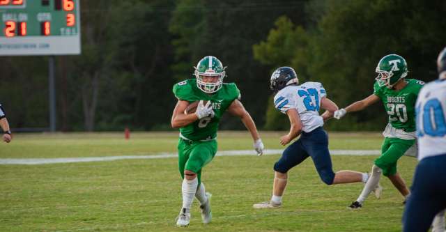 THAYER, MO – SEPTEMBER 18: Thayer Bobcat running back Thomas Poole (8) sprints down the field to gain more yards during the high school football game between the Thayer Bobcats and the Salem Tigers on September 18, 2026, at the Thayer High School football field in Thayer, MO. (Photo by Curtis Thomas/AltonMo.com)