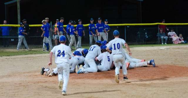 Alton Comets baseball victory