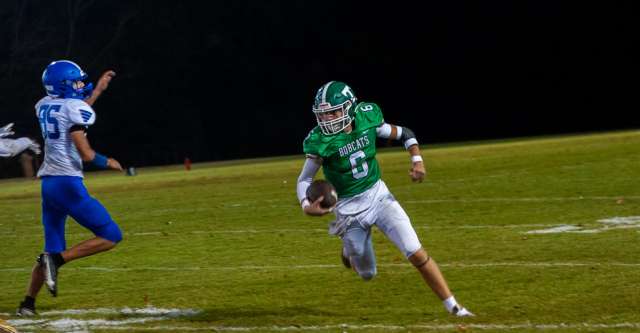 THAYER, MO – OCTOBER 2: Thayer Bobcat quarterback Kiptyn Atkisson (6) runs with the ball to gain more yards during the high school football game between the Thayer Bobcats and the Cabool Bulldogs on October 2, 2026, at the Thayer High School football field in Thayer, MO. (Photo by Amanda Thomas/AltonMo.com)