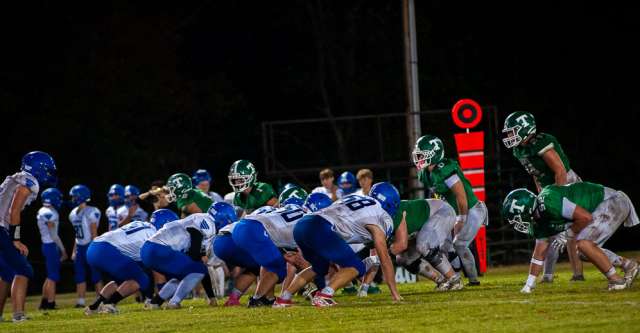 THAYER, MO – OCTOBER 2: Thayer Bobcat and Cabool Bulldogs wait for the play to start at the line of scrimmage during the high school football game between the Thayer Bobcats and the Cabool Bulldogs on October 2, 2026, at the Thayer High School football field in Thayer, MO. (Photo by Amanda Thomas/AltonMo.com)