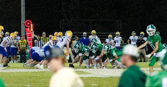 THAYER, MO – OCTOBER 9: Thayer Bobcats and Ava Bears wait for the snap at the line of scrimmage during the high school football game between the Thayer Bobcats and the Ava Bears on October 9, 2026, at the Thayer High School football field in Thayer, MO. (Photo by Curtis Thomas/AltonMo.com)