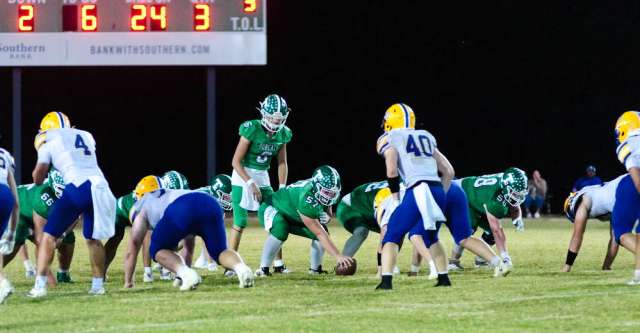 THAYER, MO – OCTOBER 9: Thayer Bobcats offensive lineman Bradley Carter gets ready to hike the ball during the high school football game between the Thayer Bobcats and the Ava Bears on October 9, 2026, at the Thayer High School football field in Thayer, MO. (Photo by Curtis Thomas/AltonMo.com)