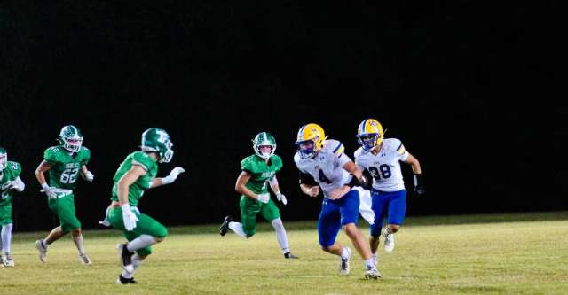 THAYER, MO – OCTOBER 9: Ava Bears running back Jabe Hedrick (38) eyes the opening his teammate made during the high school football game between the Thayer Bobcats and the Ava Bears on October 9, 2026, at the Thayer High School football field in Thayer, MO. (Photo by Curtis Thomas/AltonMo.com)